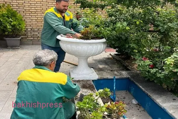 کاشت گلهای فصلی در موزه استاد شهریار