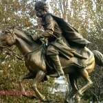 مجسمه چاپار در مجاورت پل قاری نصب شد