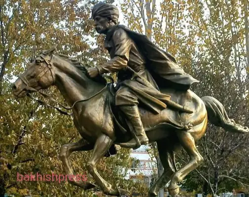 مجسمه چاپار در مجاورت پل قاری نصب شد